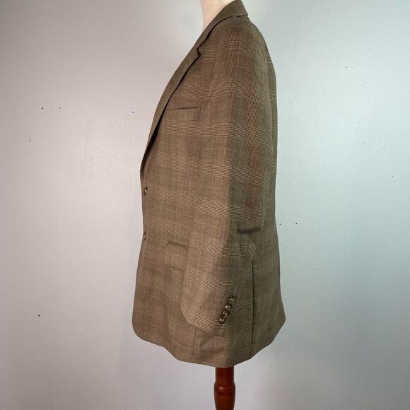 Jos. A. Banks Tan Sport Coat with Notched Lapels and Plaid Pattern Size 41R EUC - Picture 3 of 9